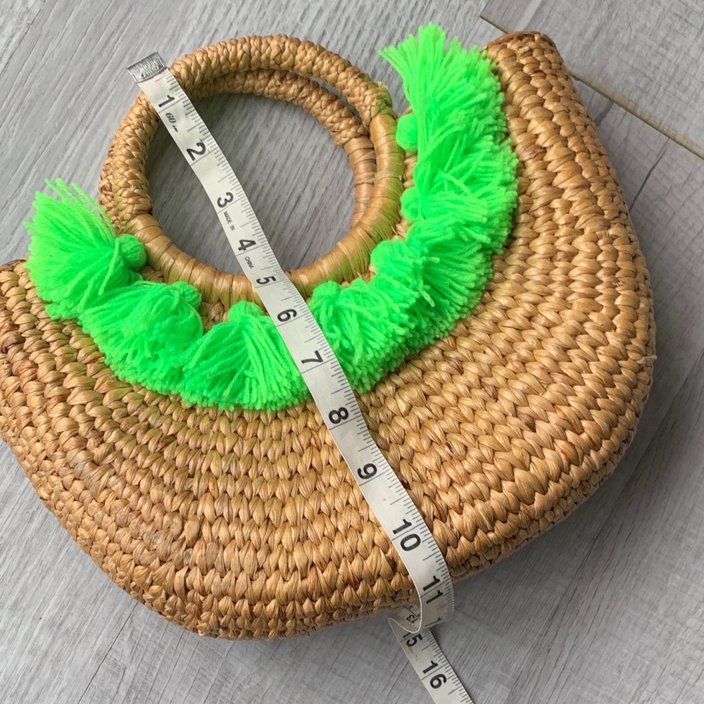 NWOT Jade tribe Round Woven Straw Handbag with Neon Green Fringe. - Picture 6 of 13